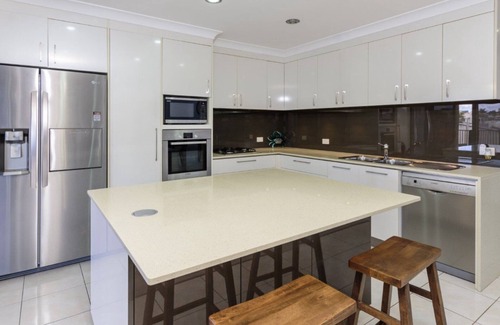 Banksia Beach Casa | Island Paradise on the Canal