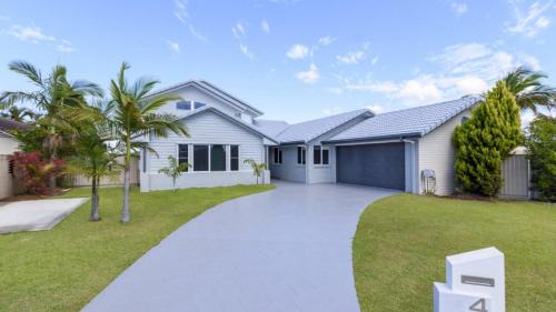 Banksia Beach Casa | Island Paradise On The Canal