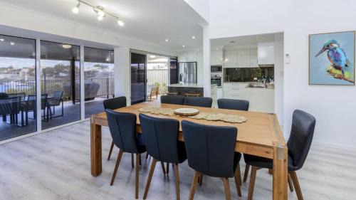 Banksia Beach Casa | Island Paradise On The Canal