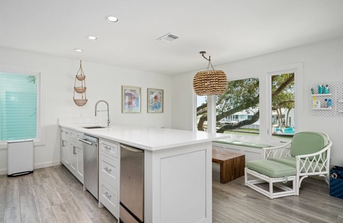 Key Allegro Casa | Island Retreat - Beautiful Key Allegro Canal Home - Kayaks Available for Guest