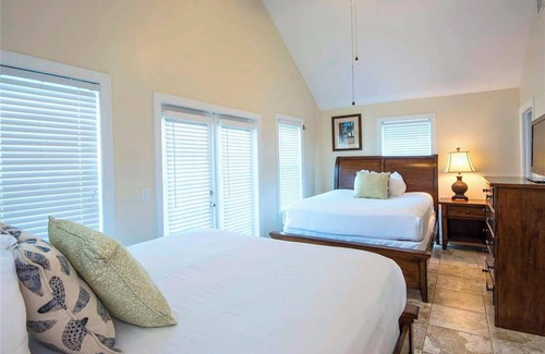 Marathon Hotel | Island-Style Living with a Full Kitchen and Direct Access to Pool!