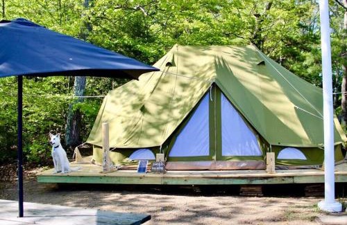 Monmouth Casa | Island Tent Overlook in Maine