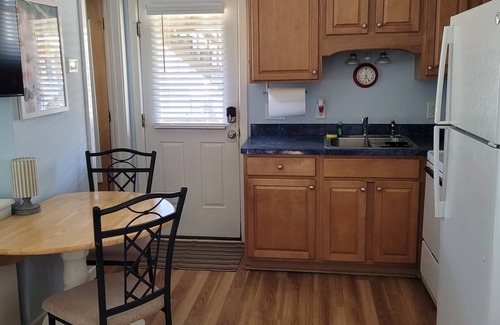 Hatteras Cabaña | Island Time is an enchanting oceanfront cottage perfect for couples