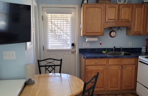 Hatteras Cabaña | Island Time is an enchanting oceanfront cottage perfect for couples