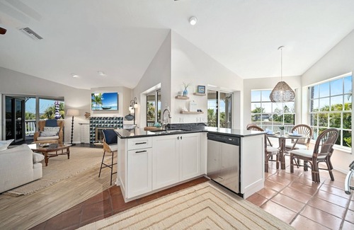 Murex Lakes Casa | Island time..walk to beach, heated pool, wide water views. Pet friendly!