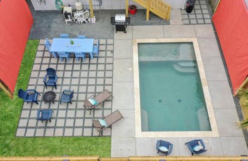San Jacinto Casa | Island Time with Heated Pool Walk to Beach and Pleasure Pier