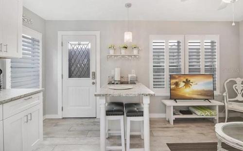 Clearwater Beach Casa | Island Vibes Cottage