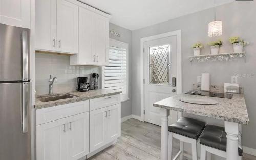 Clearwater Beach Casa | Island Vibes Cottage