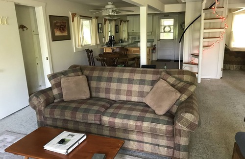 Poynette Cabaña | IslandView Hideaway-Peaceful, En el agua, pintoresco, aves, naturaleza, jacuzzi!
