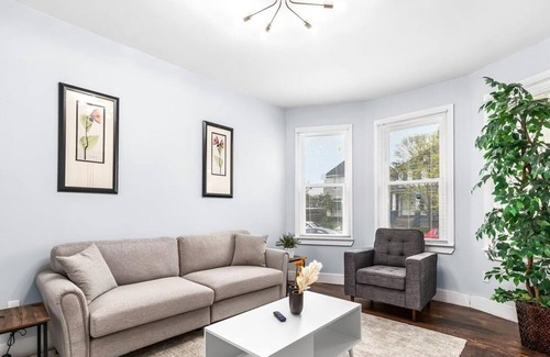Detroit Casa | Island View Oasis 4 Bedroom Home by Redawning