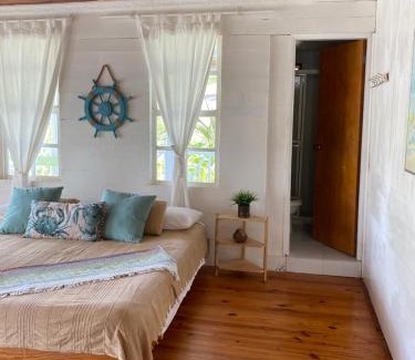 San Andres Hotel | Islander House on Rocky Cay Beach