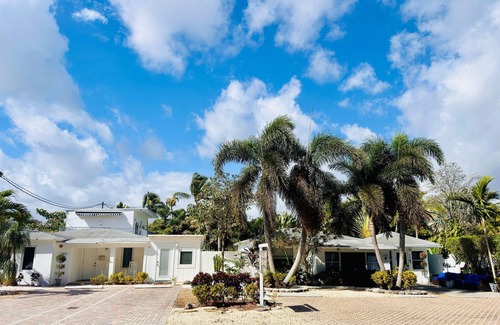 Wilton Manors Apartamento | Islands Inn on the Drive - Sunset Suite - King Bed - B1
