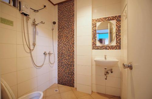 Coron Town Proper Hotel | ISLANDS VIEW INN