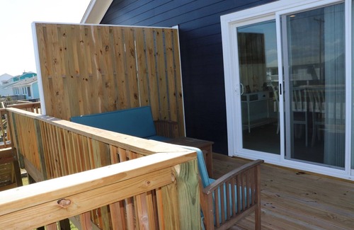 Emerald Isle Cabaña | Isle N Joy 4BR, 2BA Steps from the Beach with Ocean & Sound Views