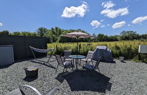 Llanfairpwllgwyngyll Cabina | Isle of Anglesey - cute dog friendly cosy cabin with dedicated EV charging