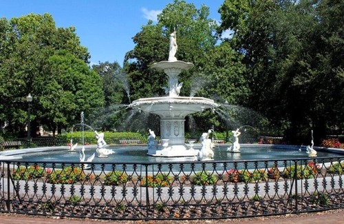 Isle of Hope Historic District Casa | Isle of Hope Artistic Island Jewel!