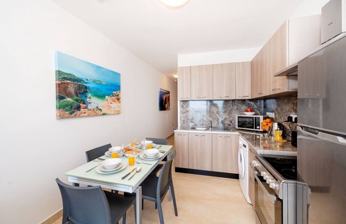 Bugibba Apartamento | Islet Promenade Seafront 1 Bedroom Apartment with 2 seaview balconies