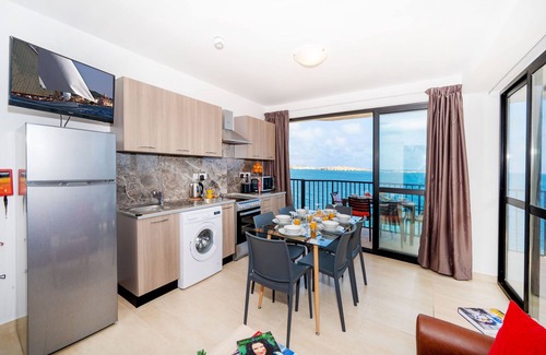 Bugibba Apartamento | Islet Seafront Apartment Corner Terrace