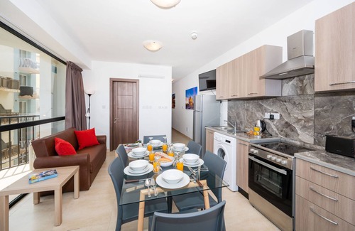 Bugibba Apartamento | Islet Seafront Apartment Corner Terrace