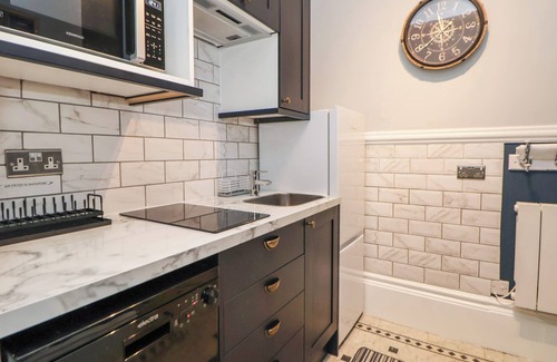 Waterloo Cabaña | ISMAY BILLIARD ROOM APARTMENT - TITANIC INTEREST in Waterloo, Merseyside