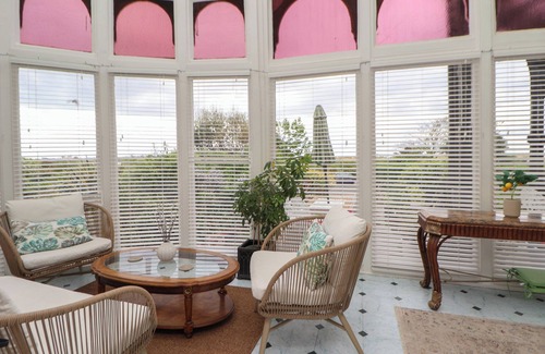 Waterloo Cabaña | ISMAY BILLIARD ROOM APARTMENT - TITANIC INTEREST in Waterloo, Merseyside