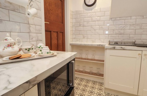Waterloo Casa | ISMAY DINING ROOM SUITE - TITANIC INTEREST in Waterloo, Merseyside
