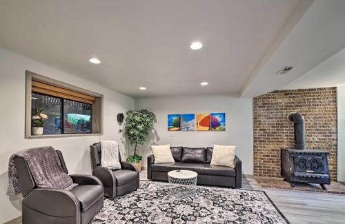 Mirrormont Apartamento | Issaquah Getaway Backyard Oasis with Hot Tub!