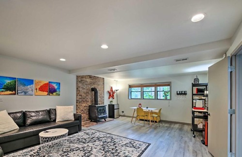 Mirrormont Apartamento | Issaquah Getaway Backyard Oasis with Hot Tub!