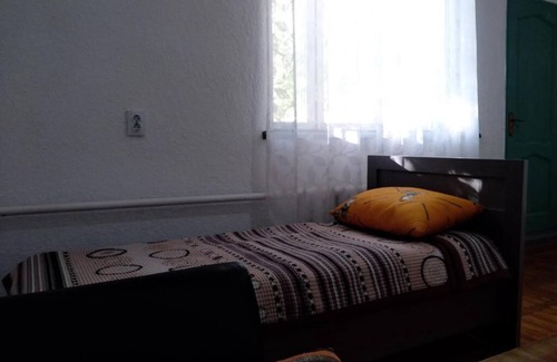 Sverdlov District Cama Y Desayuno | Issyk-kul Almaty stopover hostel