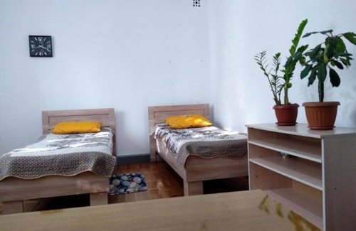 Sverdlov District Cama Y Desayuno | Issyk-kul Almaty stopover hostel