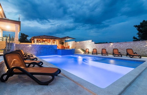 Marcana Villa | IstraKamen - Pool, Jacuzzi, Basketball & Volleyball