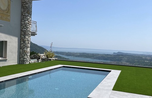 Villanuova sul Clisi Villa | VILLA BELLAVISTA - private Pool Garda Lake view - Whirlpool free