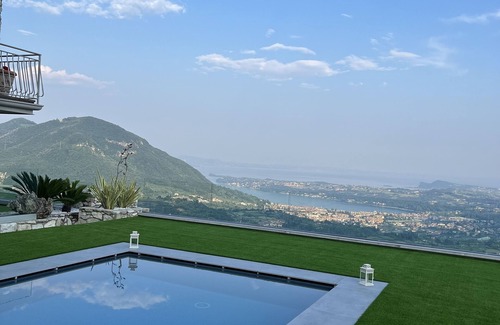 Villanuova sul Clisi Villa | VILLA BELLAVISTA - private Pool Garda Lake view - Whirlpool free