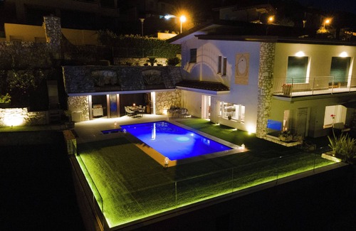 Villanuova sul Clisi Villa | VILLA BELLAVISTA - private Pool Garda Lake view - Whirlpool free