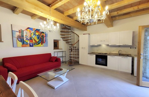 Castelnuovo di Val di Cecina Villa | Nueva villa toscana con piscina