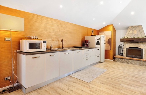 Castelvecchio di Rocca Barbena Apartamento | Apartamento 'La Terrazza Del Tempo' con vistas a la montaña, Wi-Fi y aire acondicionado