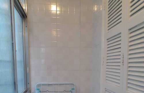 Ponta da Praia Apartamento | Two minutes from the beach. Wi-fi, cable TV, central gas.