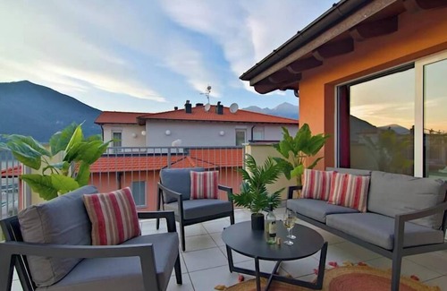 Maccagno Apartamento | Ático junto al lago con piscina, jacuzzi, alquiler de bicicletas, WIFI