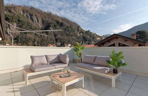 Maccagno Apartamento | Ático junto al lago con piscina, jacuzzi, alquiler de bicicletas, WIFI