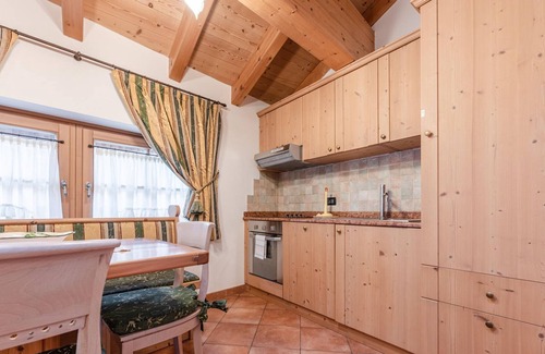 Almazzago Apartamento | Encantador apartamento en Commezzadura con jardín