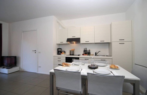 Maccagno Apartamento | Apartment with pool, jacuzzi, walk to restaurants