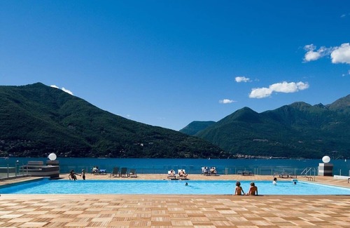 Maccagno Apartamento | Lake Maggiore 3 bedroom apartment with pool
