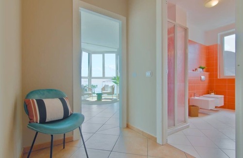 Maccagno Apartamento | Lake Maggiore apartment with lake views