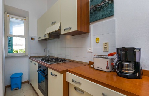 Castiglioncello Apartamento | Hermoso apartamento para 4 personas con patio y aparcamiento
