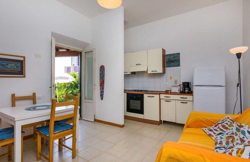 Castiglioncello Apartamento | Hermoso apartamento para 4 personas con patio y aparcamiento