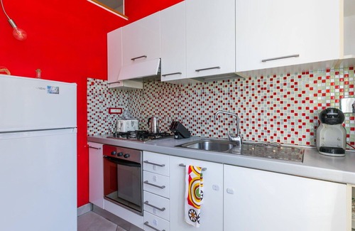 Rosignano Solvay Apartamento | Hermoso apartamento para 3 personas con A/C, WIFI, TV, patio, mascotas permitida y aparcamiento