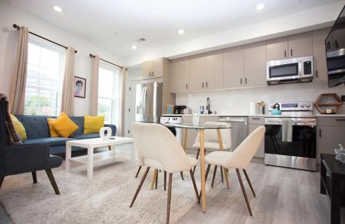 Northeast Casa | It's a Corner unit with cool City Skyline views!