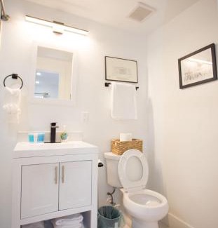 Northeast Casa | It's a Corner unit with cool City Skyline views!