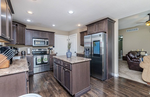 Columbia Casa | It's a Gem ! Comfy Hideaway for R & R ~ King Bed !