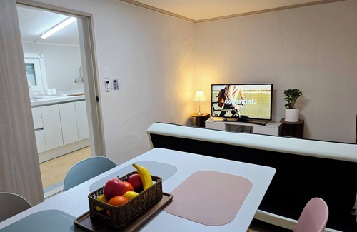 Sindang-dong Casa | It's a kozy stay where you feel K-culture including traditional Korean markets.